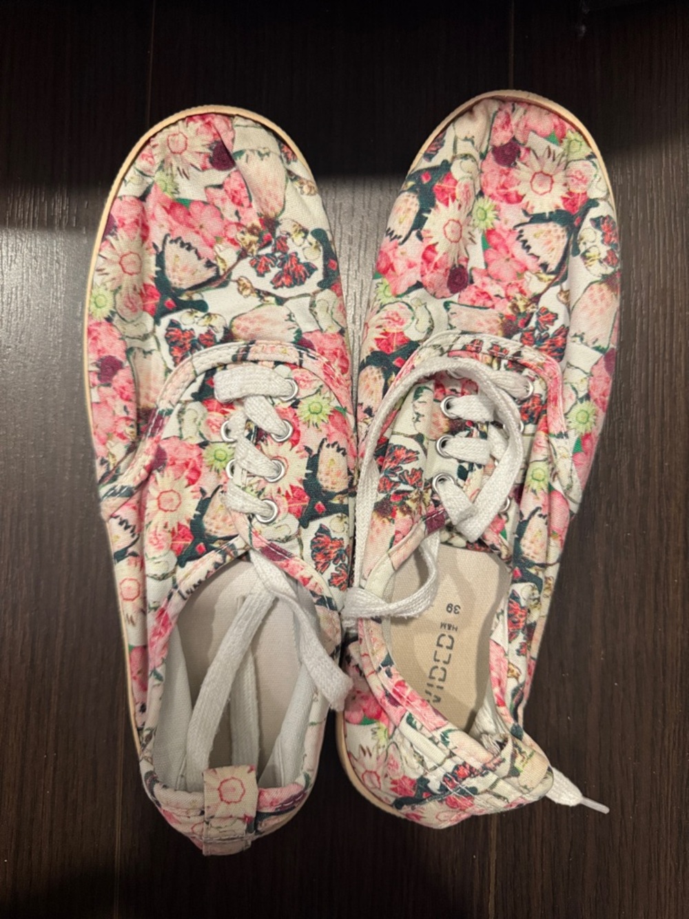 Women's Floral Lace-Up Canvas Sneakers - Pink Multi